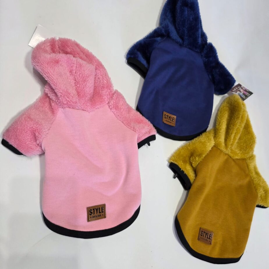 Ropa peluche con mangas y capucha talle 2